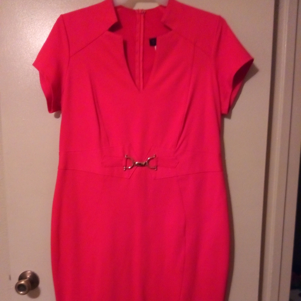 V neck, buckle dress